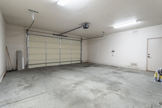 12170 E 33rd Pl, Yuma, AZ 85367 - garage with a garage door opener