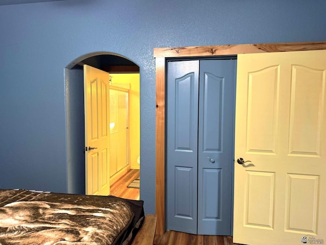 14453 E 55th St, Yuma, AZ 85367 - bedroom with arched walkways, wood finished floors, and a closet