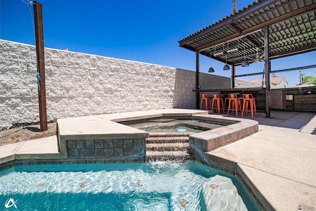2864 W 12th Ln, Yuma, AZ 85364 - swimming pool featuring an in-ground hot tub and a fenced backyard