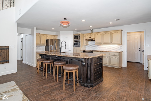 2864 W 12th Ln, Yuma, AZ 85364 - kitchen with stainless steel appliances, dark wood finished floors, under cabinet range hood, decorative backsplash, and recessed lighting