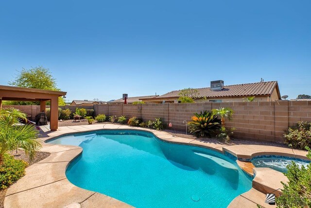 11861 E Eclipse Ct, Yuma, AZ 85367 - view of pool featuring a fenced backyard and a pool with connected hot tub