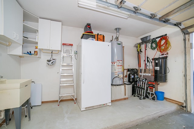 1009 S Tamarack Ave, Yuma, AZ 85364 - utilities with water heater and a garage