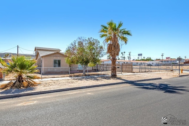 185 S 5th Ave, Yuma, AZ 85364 - view of front of house featuring a fenced front yard