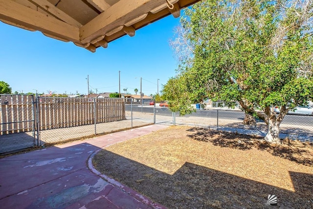 185 S 5th Ave, Yuma, AZ 85364 - view of yard with a gate and fence