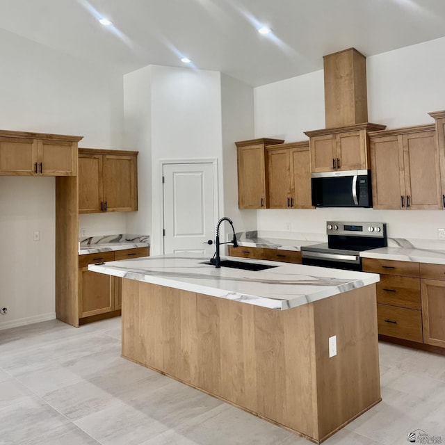 12683 E 51st St, Yuma, AZ 85367 - kitchen featuring appliances with stainless steel finishes, a sink, high vaulted ceiling, an island with sink, and brown cabinets