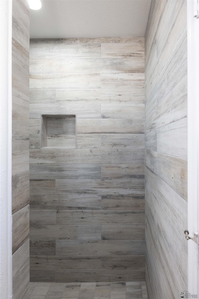 10858 E 45th St, Yuma, AZ 85367 - bathroom with a tile shower