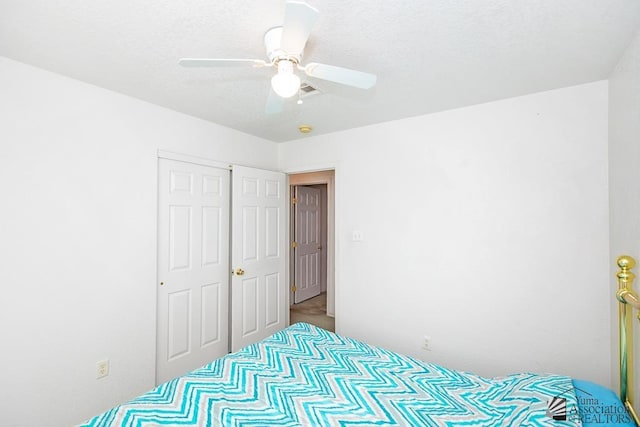 12614 E 45th Dr, Yuma, AZ 85367 - bedroom featuring a textured ceiling, ceiling fan, visible vents, and a closet