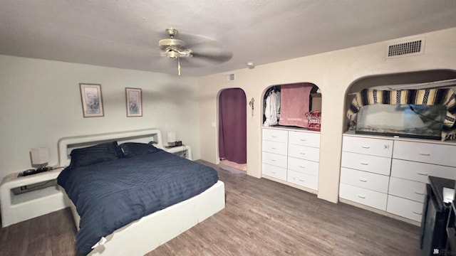 13725 E 46th St, Yuma, AZ 85367 - bedroom featuring arched walkways, a ceiling fan, wood finished floors, and visible vents