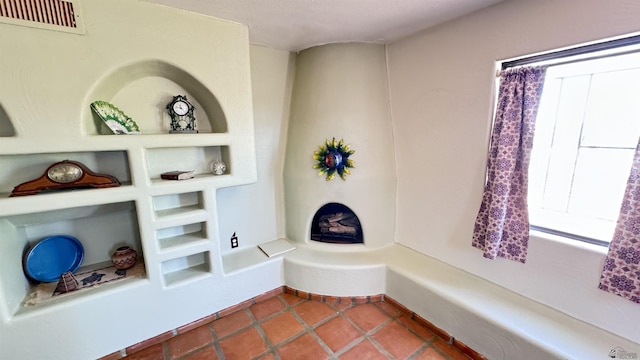 13725 E 46th St, Yuma, AZ 85367 - living area featuring visible vents, built in features, and tile patterned flooring