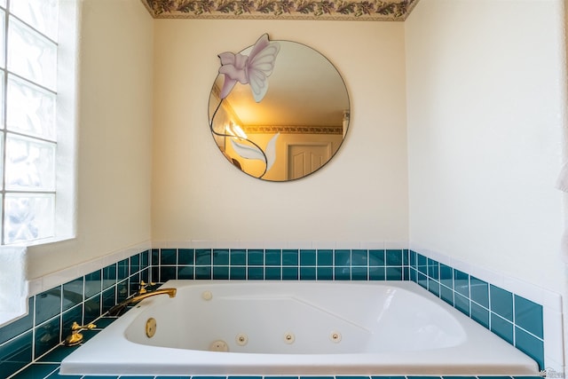 14530 E 55th St, Yuma, AZ 85367 - bathroom with a whirlpool tub and plenty of natural light