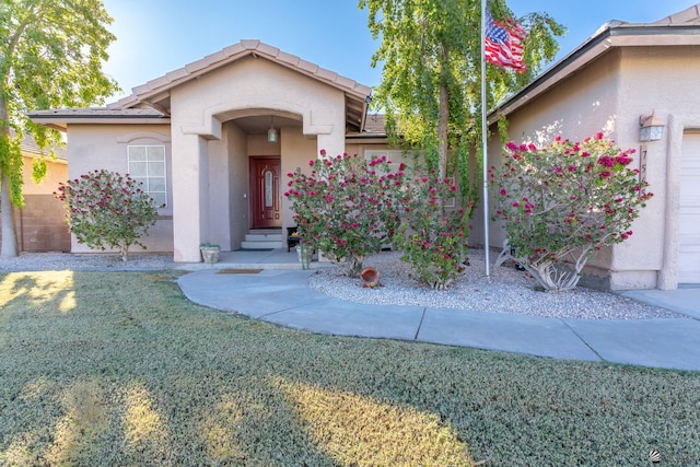 view of front of home featuring a front yard