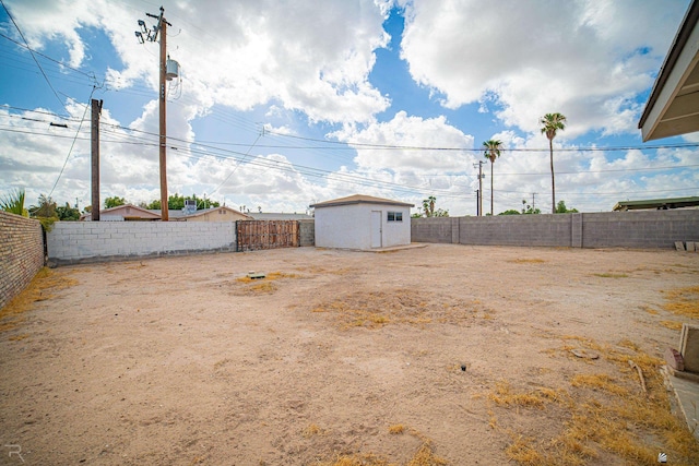 view of yard with a shed