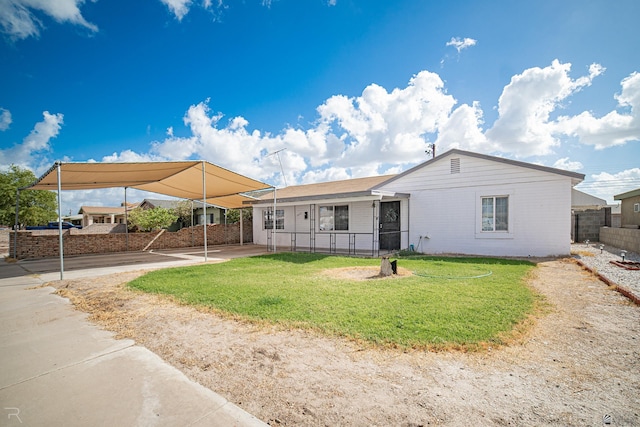 view of front of home featuring a front yard