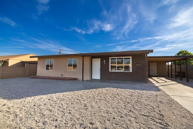 single story home with a carport