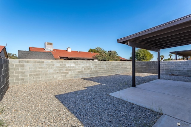 view of yard featuring a patio