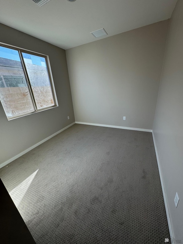 spare room featuring carpet floors