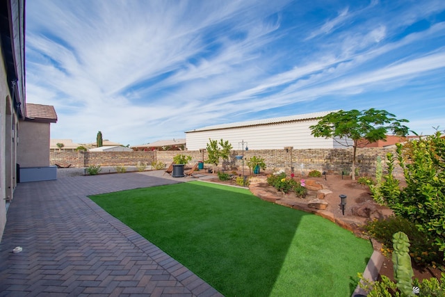 view of yard featuring a patio area