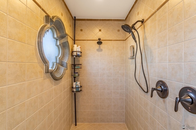 bathroom featuring a tile shower