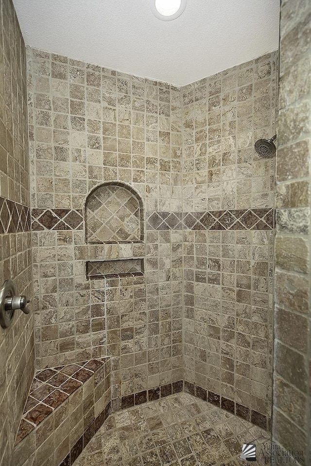 bathroom featuring tiled shower