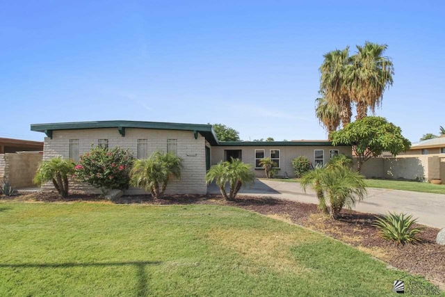 ranch-style house with a front yard