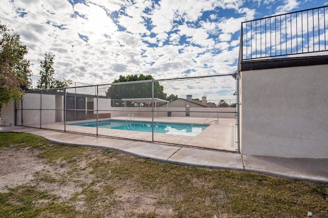 view of swimming pool