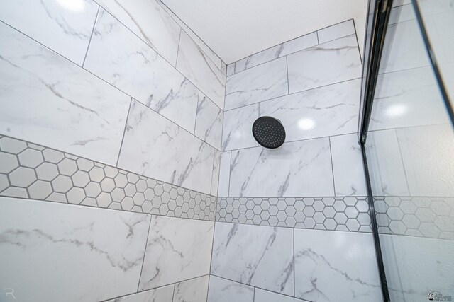 details with a tile shower