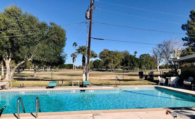 view of swimming pool