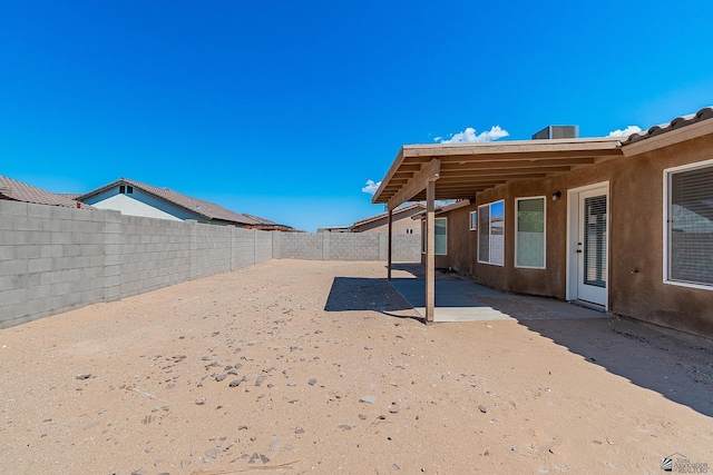 view of yard featuring a patio area