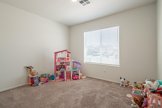 game room with carpet