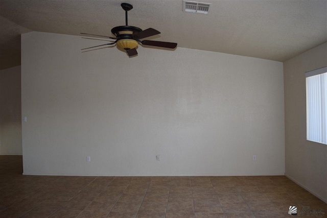 unfurnished room featuring ceiling fan and vaulted ceiling