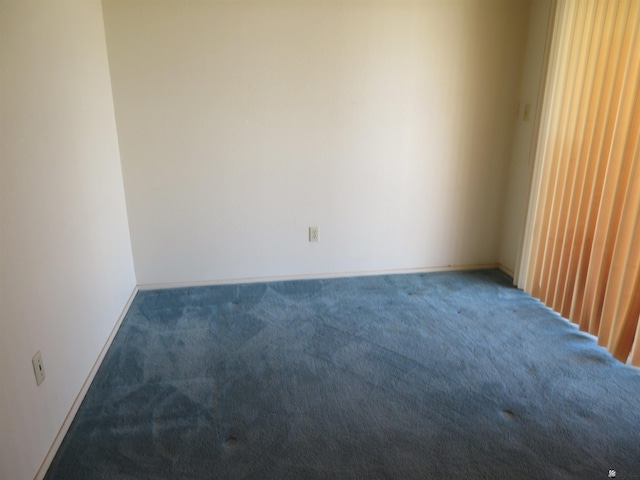 empty room featuring carpet