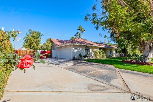 view of front of home featuring a front yard and a garage