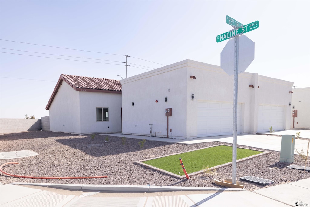 view of front of house featuring a garage