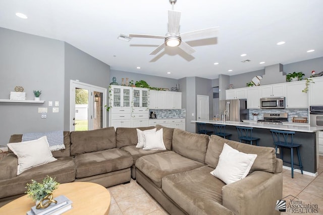 living room featuring light tile patterned flooring, visible vents, recessed lighting, and ceiling fan