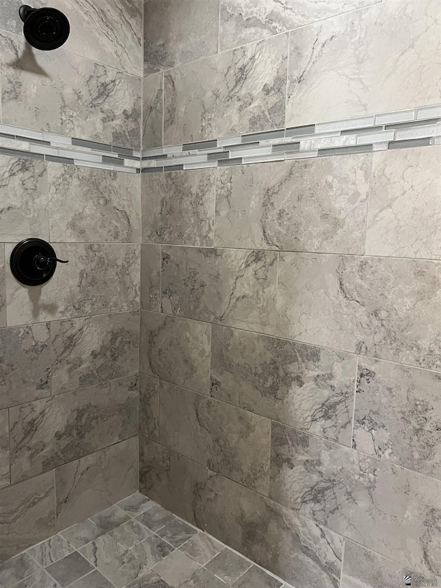 details with a tile shower