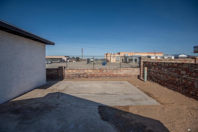 view of yard with a patio