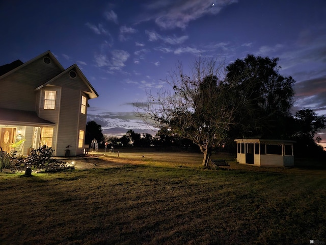 view of yard at dusk