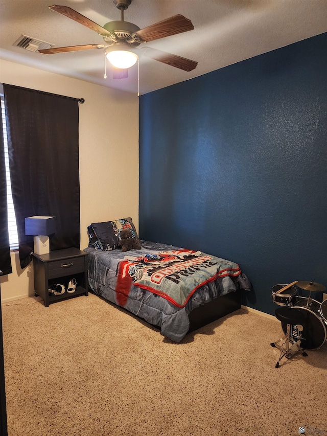 bedroom featuring ceiling fan