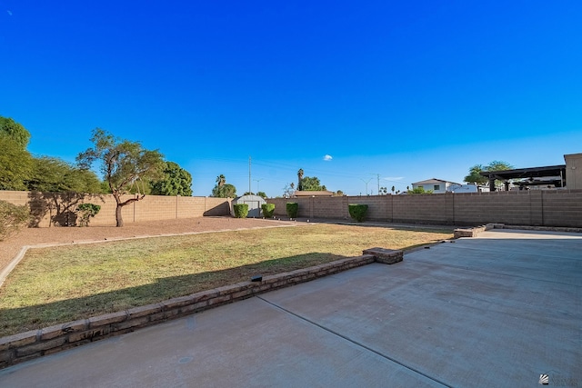 view of yard with a patio area