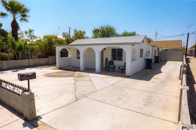 view of front of property