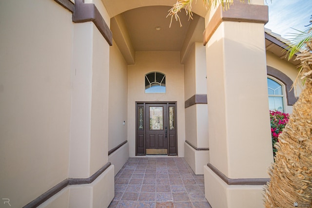 view of exterior entry featuring stucco siding