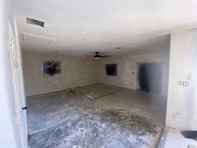 empty room featuring ceiling fan