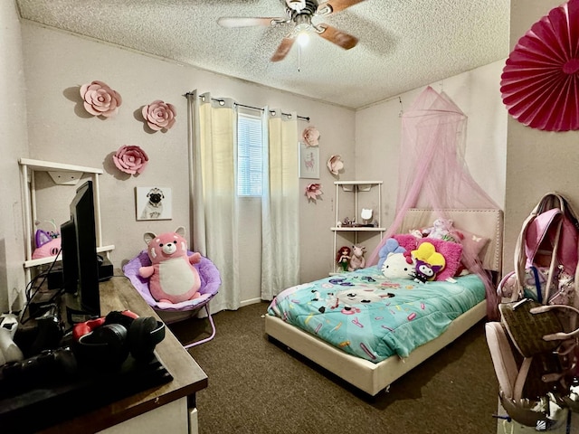 bedroom with a textured ceiling, carpet floors, and ceiling fan