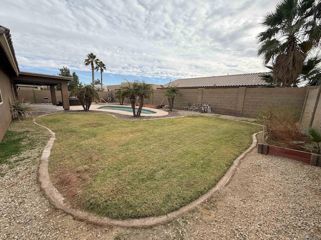 view of yard featuring a fenced in pool