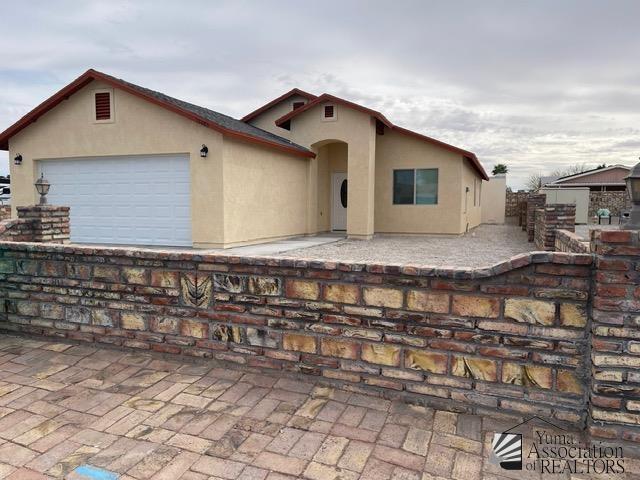 view of front of house featuring a garage