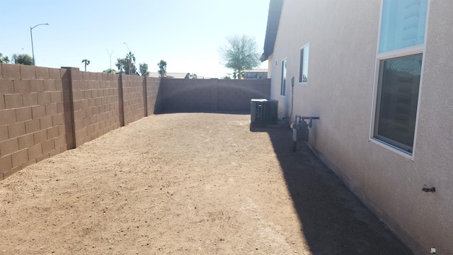 view of yard featuring central AC unit