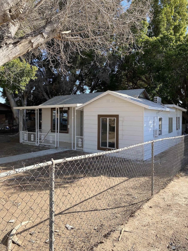 view of front of house with covered porch