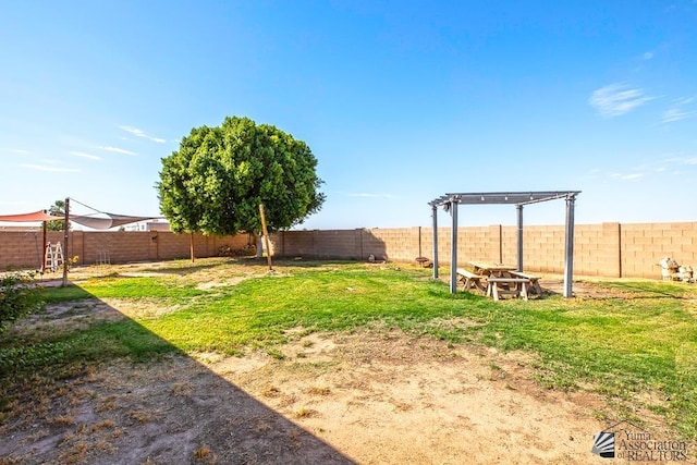 view of yard featuring a pergola