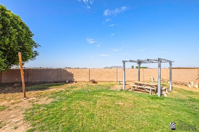 view of yard featuring a pergola