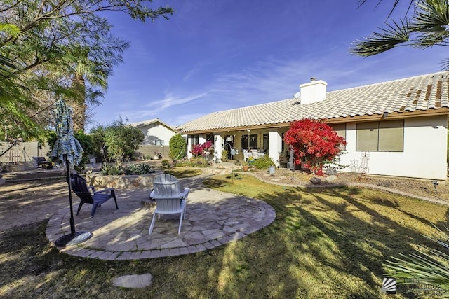 view of yard featuring a patio